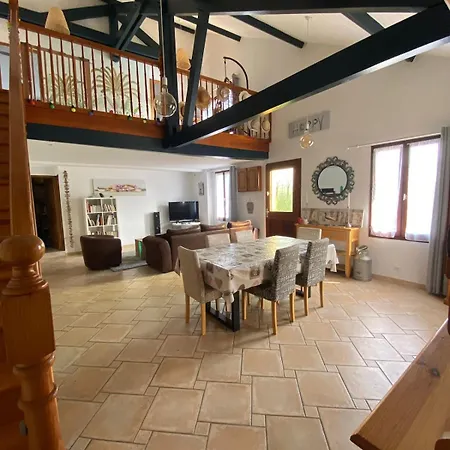 Maison A La Campagne Avec Piscine Et Jacuzzi Semesterbostad