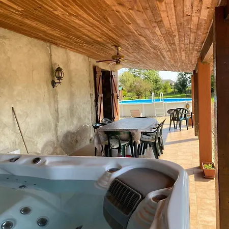 Maison A La Campagne Avec Piscine Et Jacuzzi Feriehus