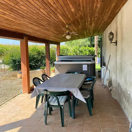 Maison A La Campagne Avec Piscine Et Jacuzzi Buanes