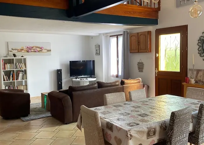 Maison A La Campagne Avec Piscine Et Jacuzzi